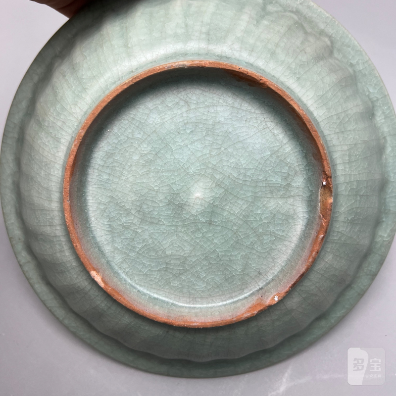 明代 龙泉窑粉青釉冰裂纹双鱼洗 - 图19
